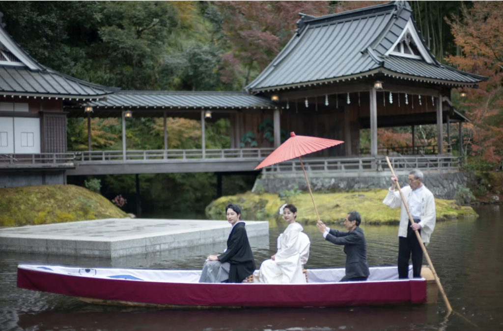 あさば 船の上で婚礼が執り行われている様子